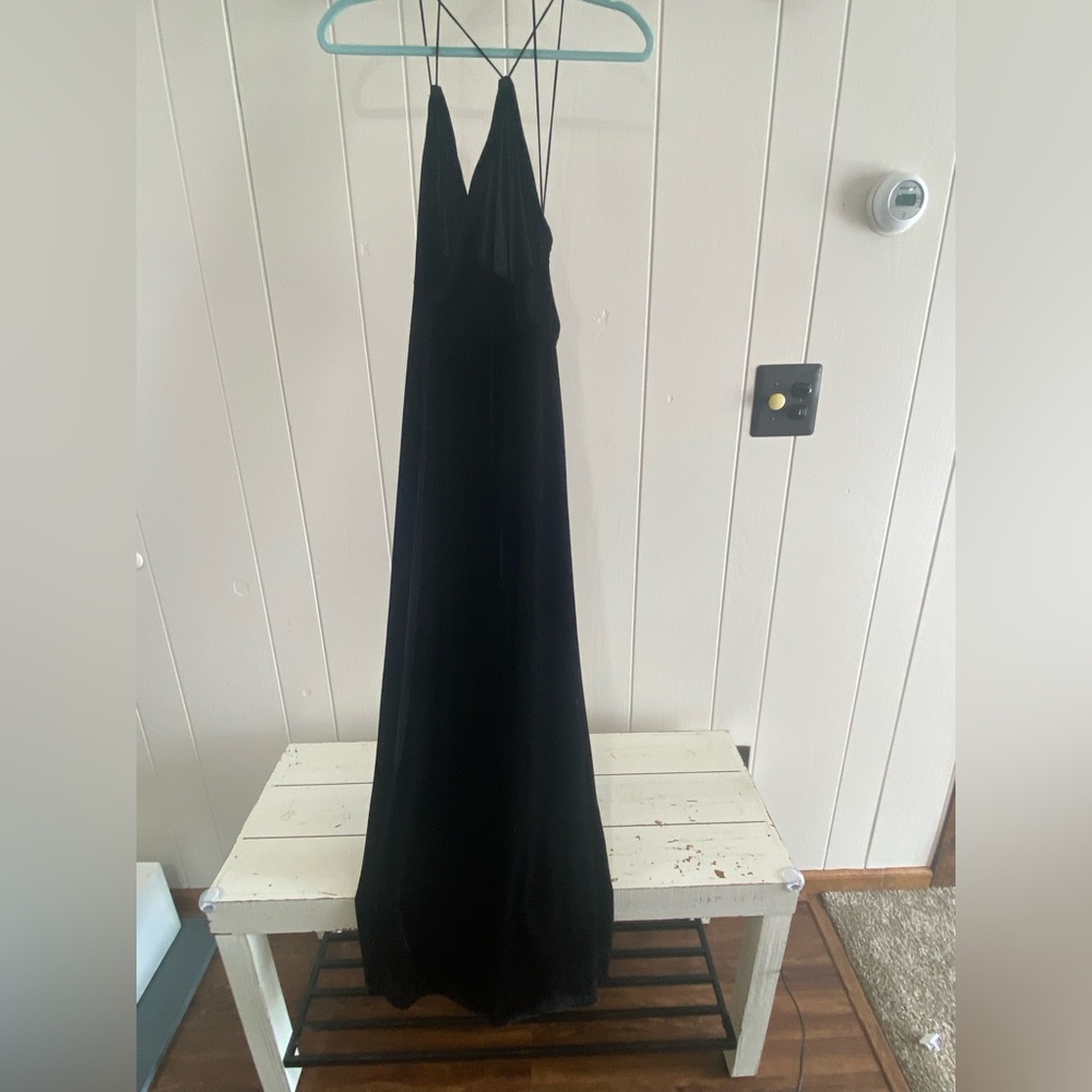 Black Floor length velvet dress. Stretchy material. Slit to high thigh. Size-XXS